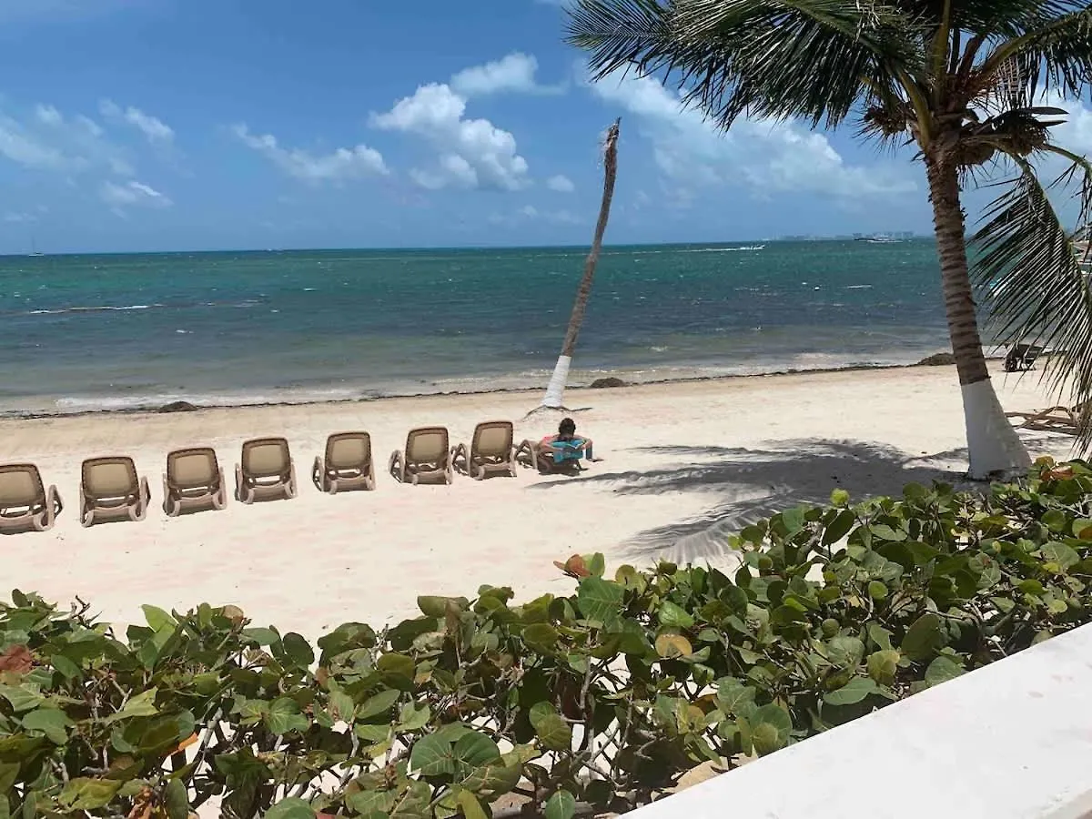 Апартаменты Amazing Steps From The Caribbean Sea, Beach Front Канкун